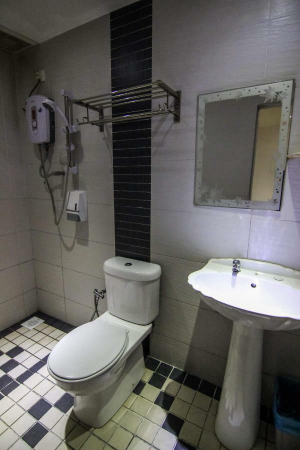 Rose Cottage Hotel Bandar Seri Alam Johor Bahru Eksteriør billede